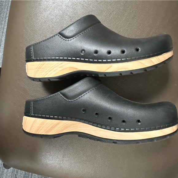 Soft Dansko Clogs - Picture 2 of 4